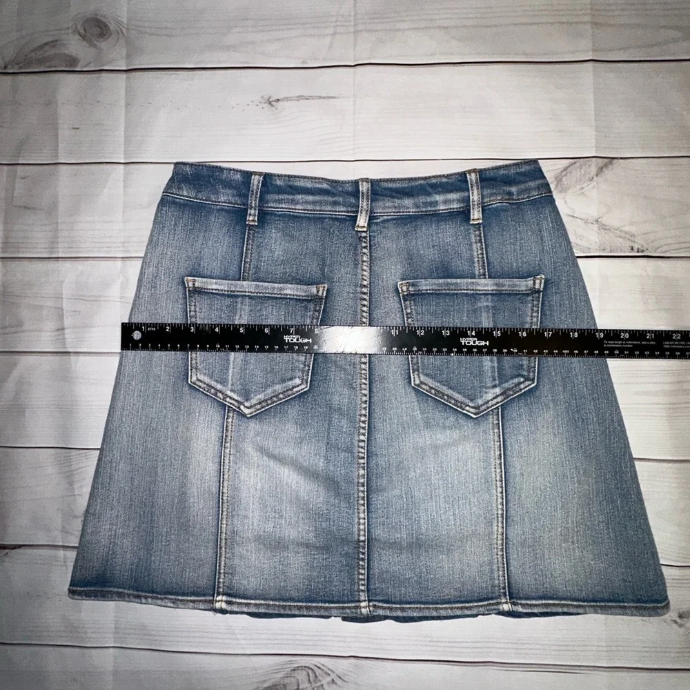 Denim Button-Front Skirt Size 4
Casual Wear Summer Lightweight Button Front - Picture 4 of 7